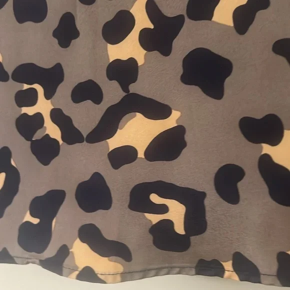 Leopard Print Sleeveless Top - Picture 5 of 7